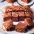Färdiga brownies på ett fat