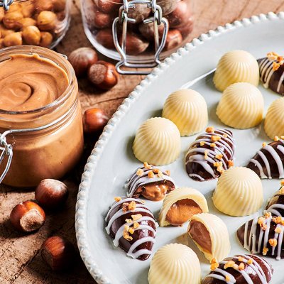 Zoom bild av Hasselnötsfyllning i chokladpraliner