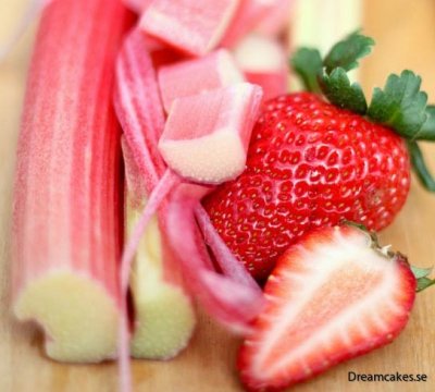 Mousse - Rabarber med jordgubbsbitar 500g