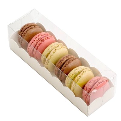 Zoom bild av Simply making macaron box fylld med macarons
